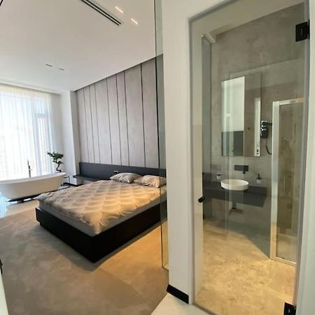 Luxury Penthouse Prishtina Apartamento Pristina Exterior foto