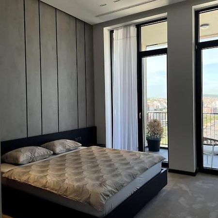 Luxury Penthouse Prishtina Apartamento Pristina Exterior foto