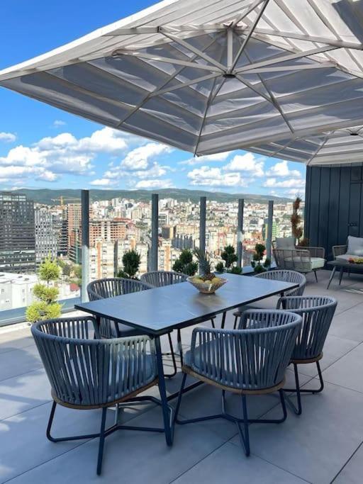 Luxury Penthouse Prishtina Apartamento Pristina Exterior foto