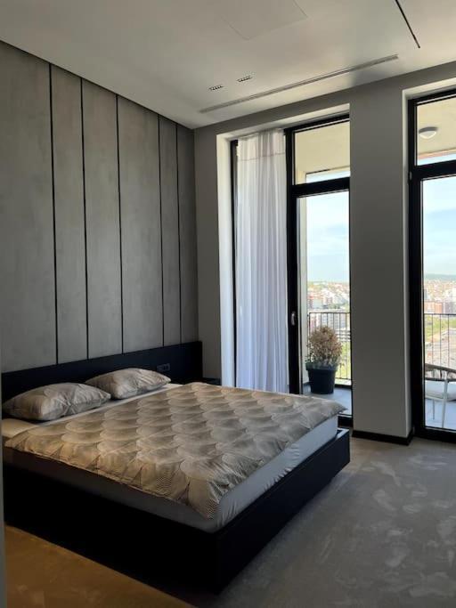 Luxury Penthouse Prishtina Apartamento Pristina Exterior foto