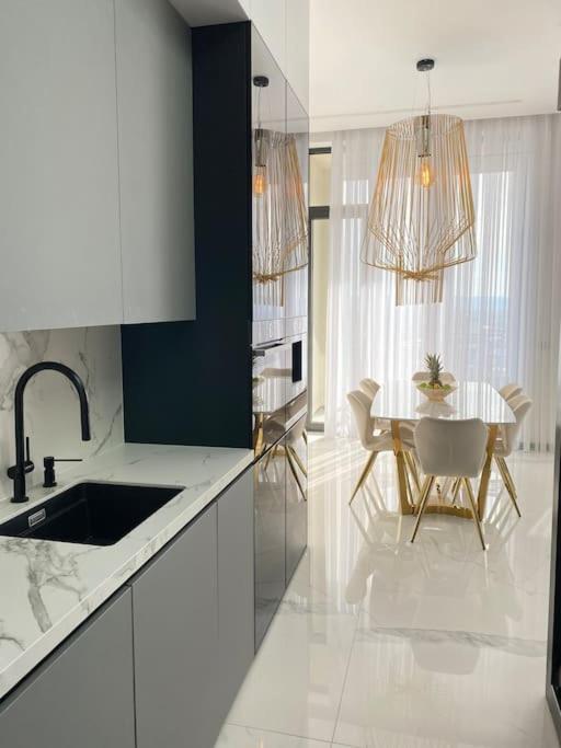 Luxury Penthouse Prishtina Apartamento Pristina Exterior foto